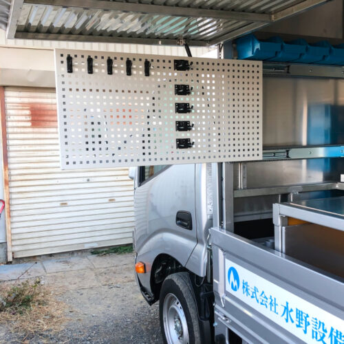 トラックの架装工事