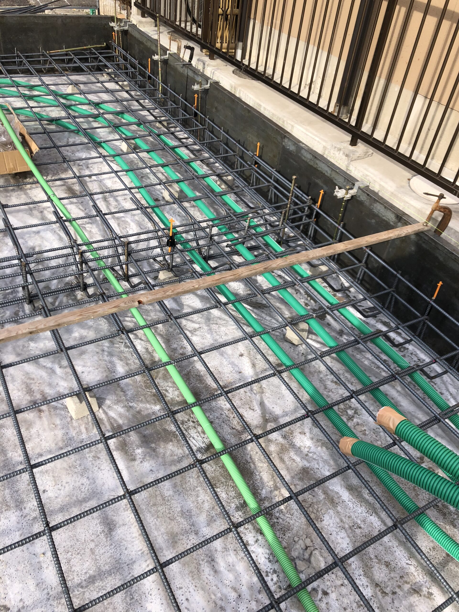 分譲マンションスラブ打込配管